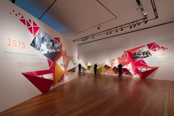 展廳設(shè)計(jì)中燈光要注意那些